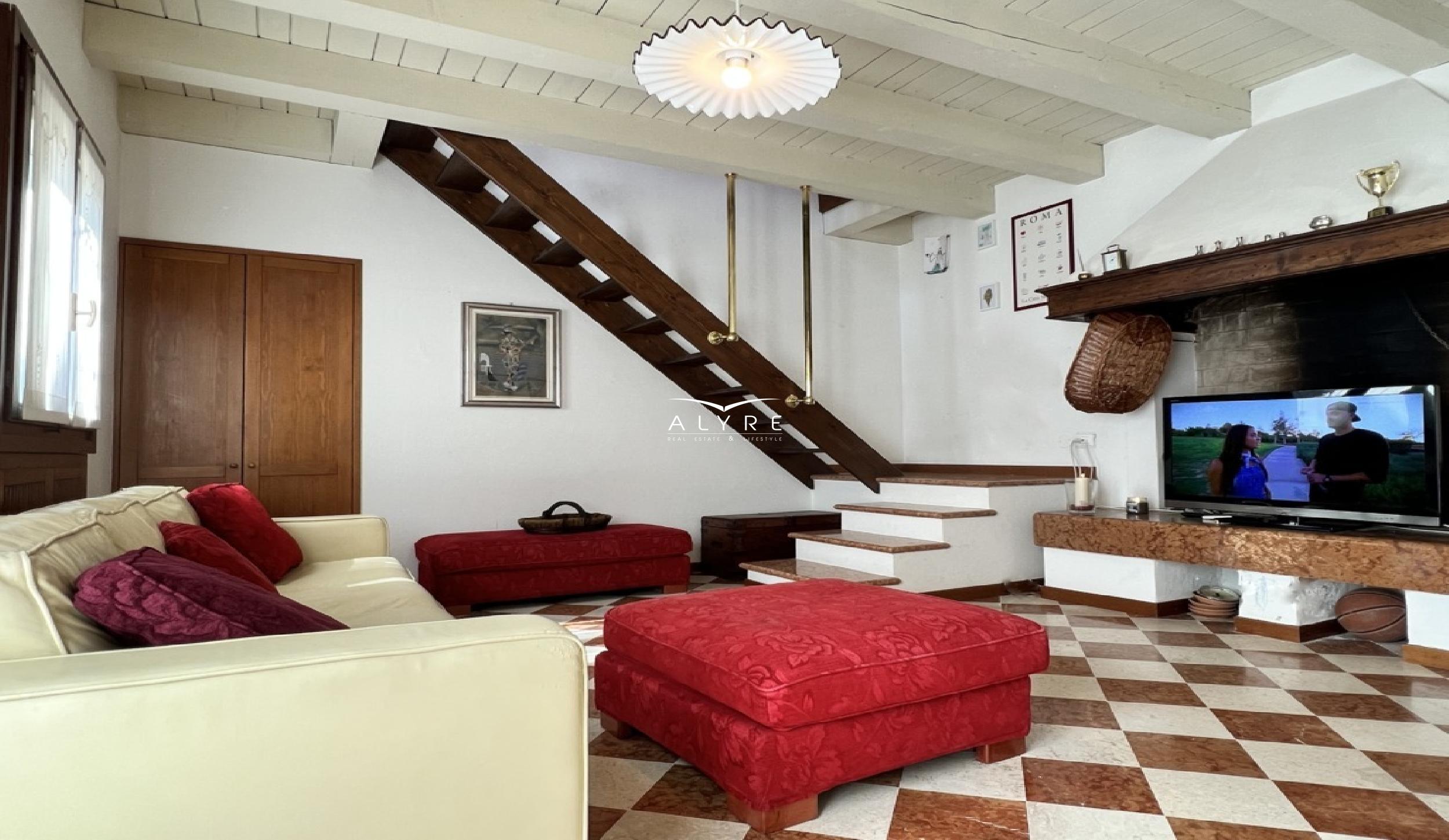 ABITAZIONE TERRA-CIELO IN DIMORA STORICA CON PISCINA - LAGO DI GARDA - LAZISE - VERONA