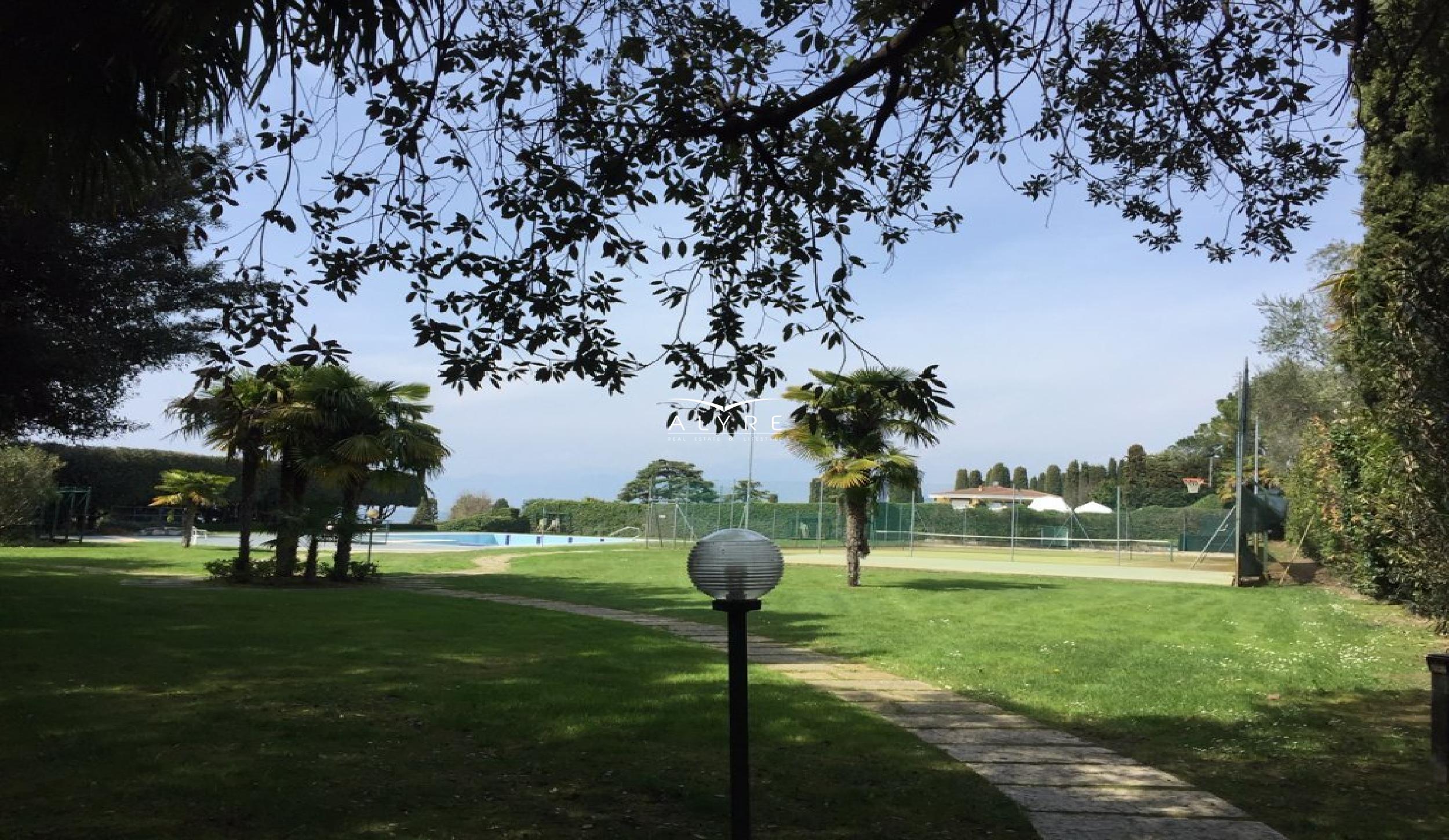 ABITAZIONE TERRA-CIELO IN DIMORA STORICA CON PISCINA - LAGO DI GARDA - LAZISE - VERONA
