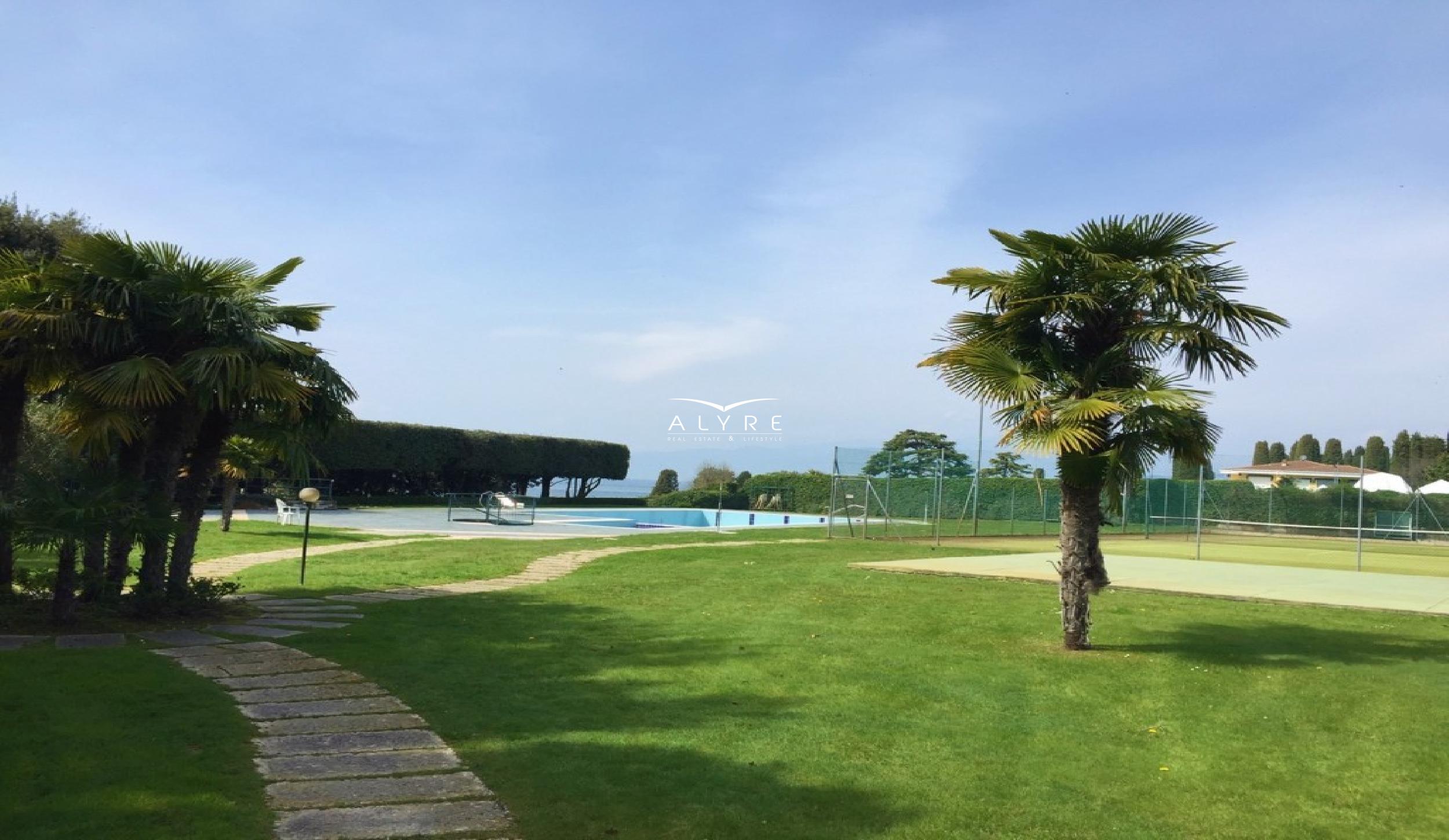 ABITAZIONE TERRA-CIELO IN DIMORA STORICA CON PISCINA - LAGO DI GARDA - LAZISE - VERONA