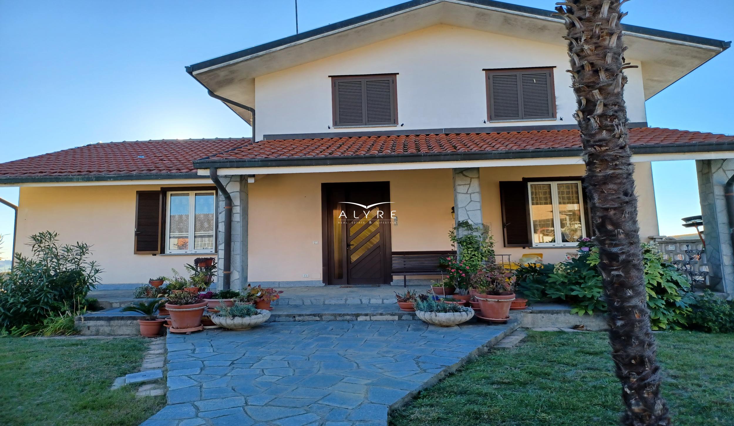 VILLA IN VENDITA A CASORZO MONFERRATO