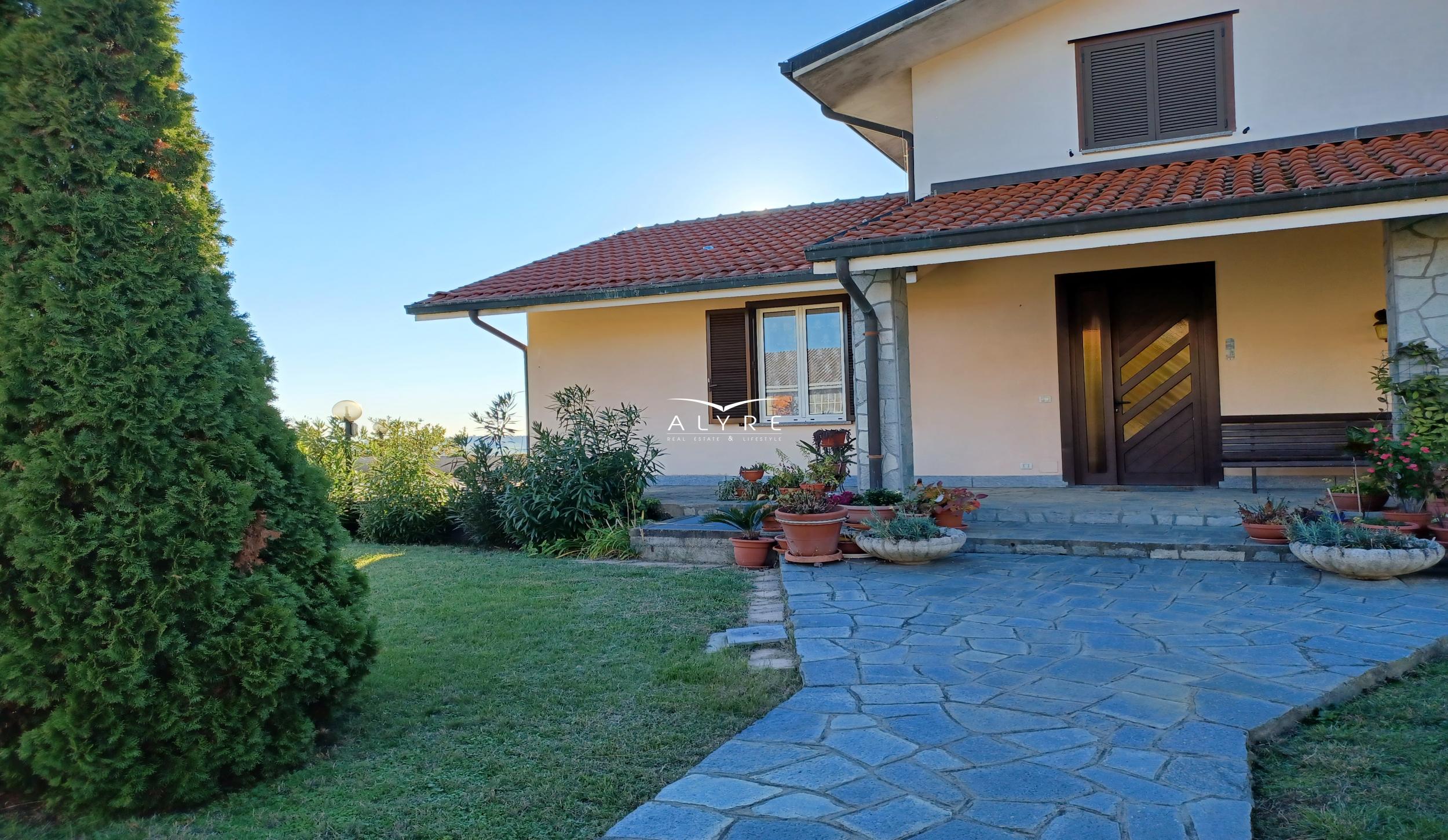 VILLA IN VENDITA A CASORZO MONFERRATO