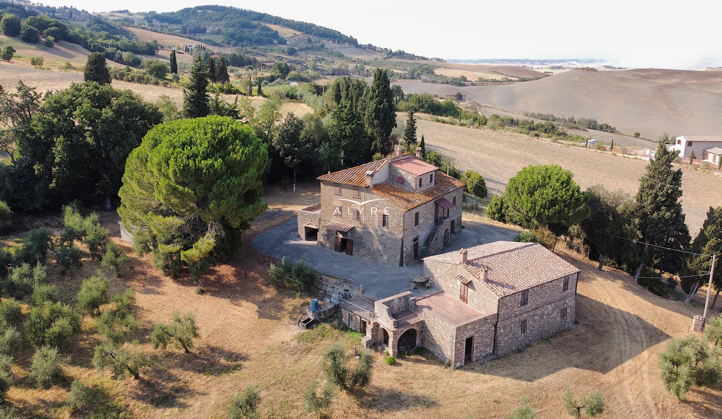 Una favolosa tenuta nella campagna di Volterra con una vista incantevole