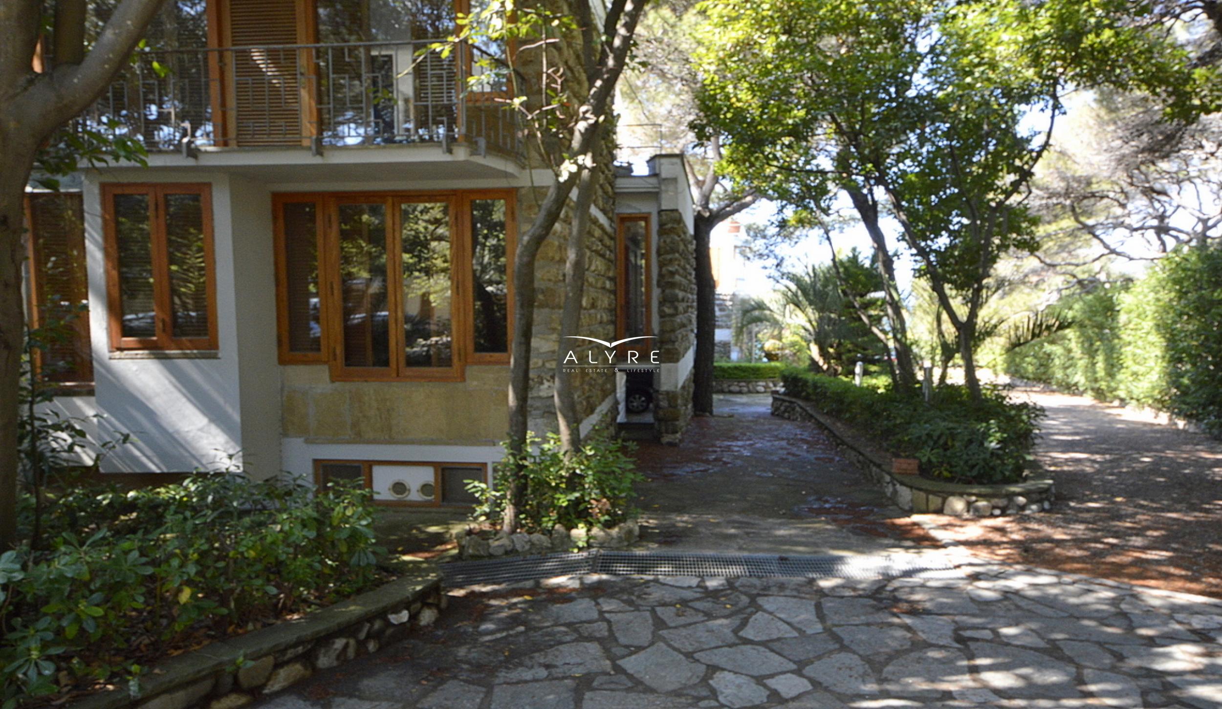 villa sulla scogliera di punta formiche