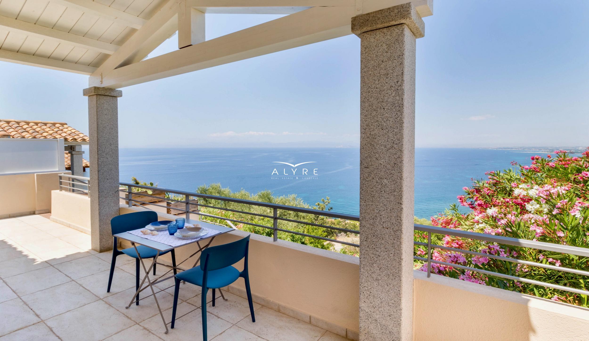 Villa con piscina e vista mare panoramica