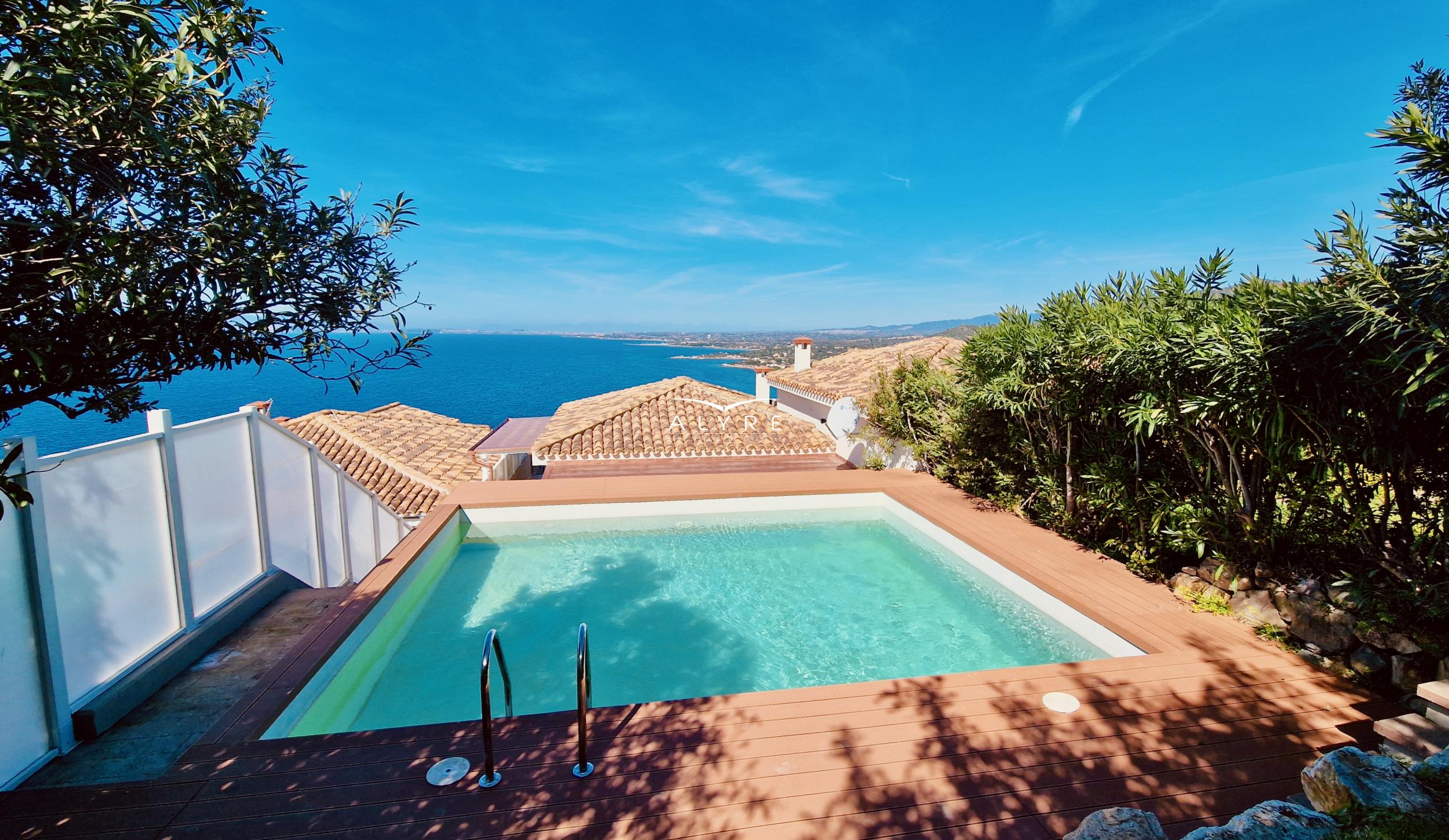 Villa con piscina e vista mare panoramica