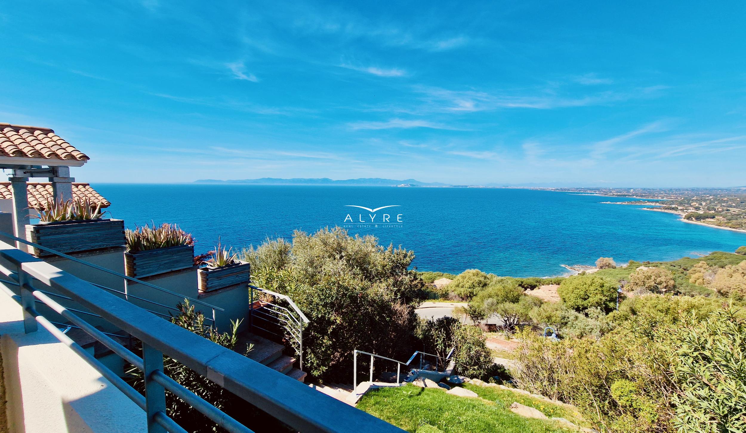 Villa con piscina e vista mare panoramica