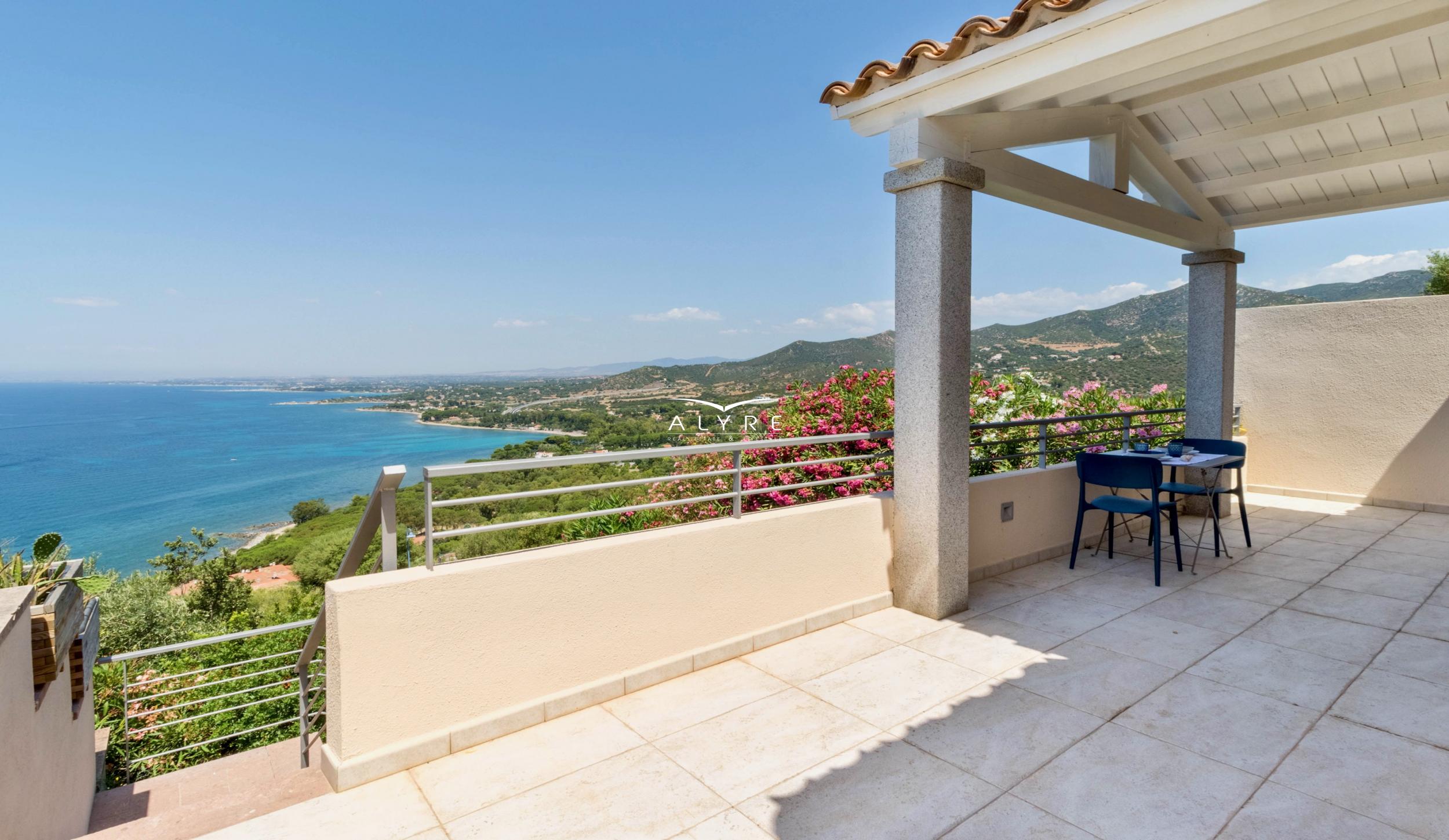 Villa con piscina e vista mare panoramica