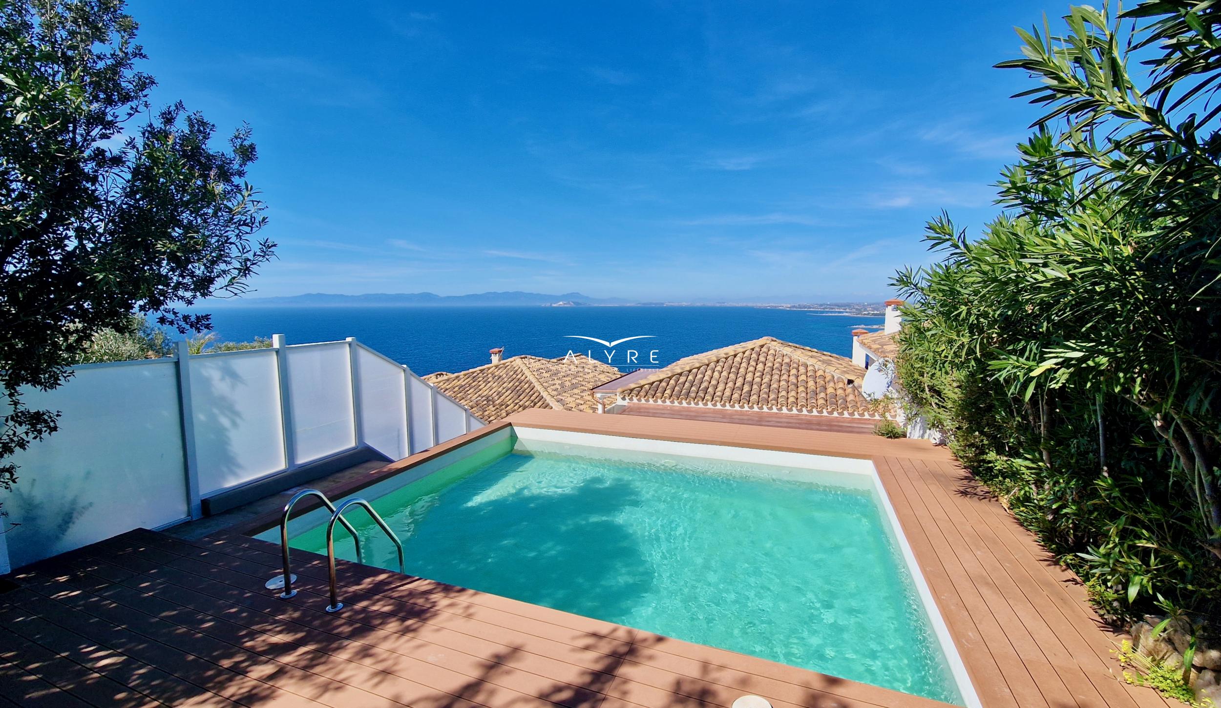 Villa con piscina e vista mare panoramica