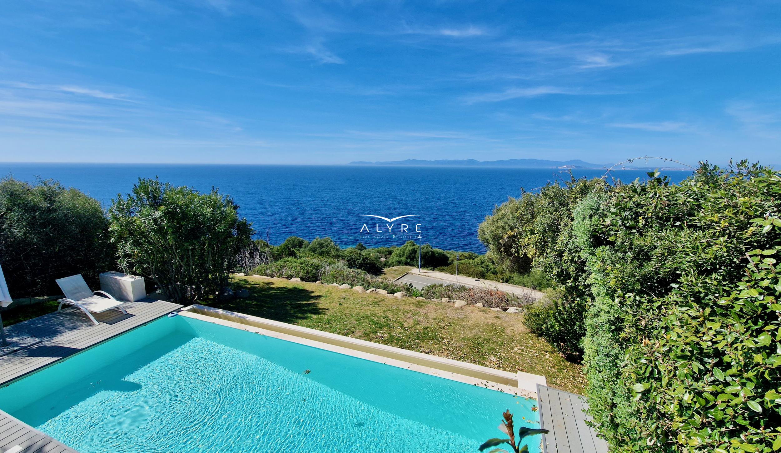 Villa con vista panoramica sul mare e piscina