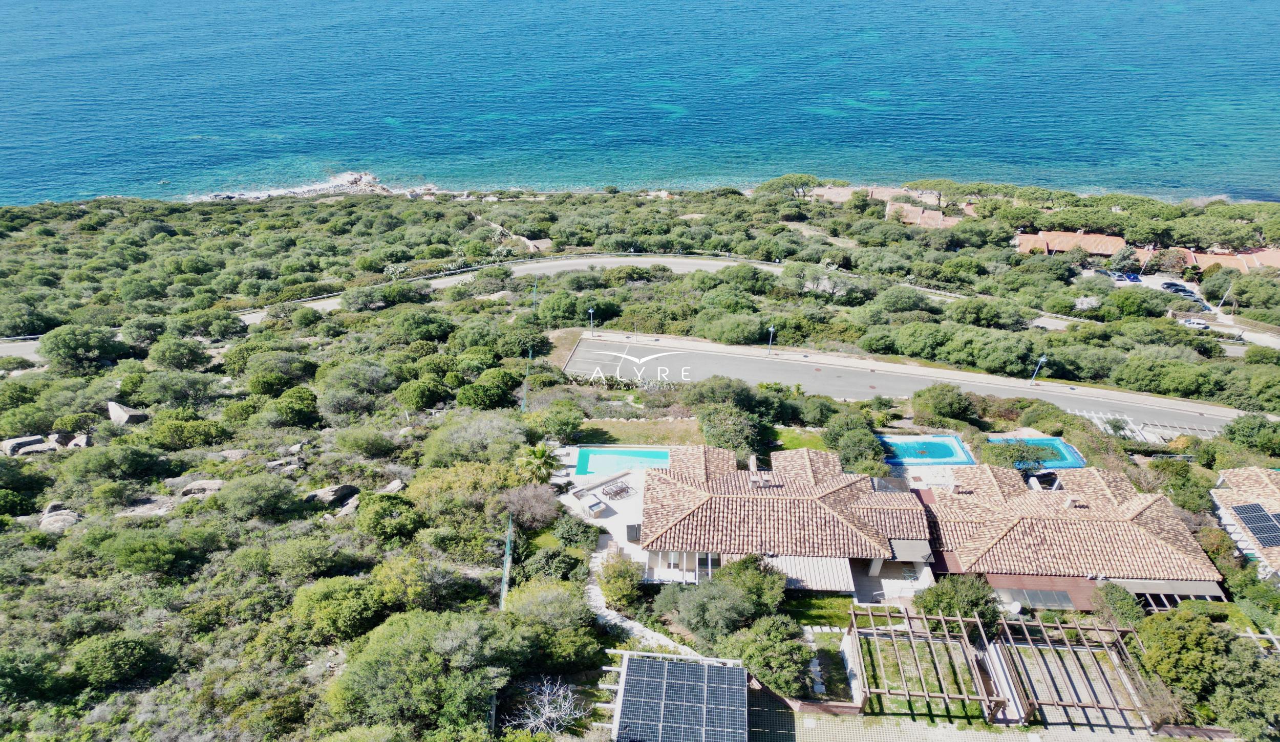 Villa con vista panoramica sul mare e piscina