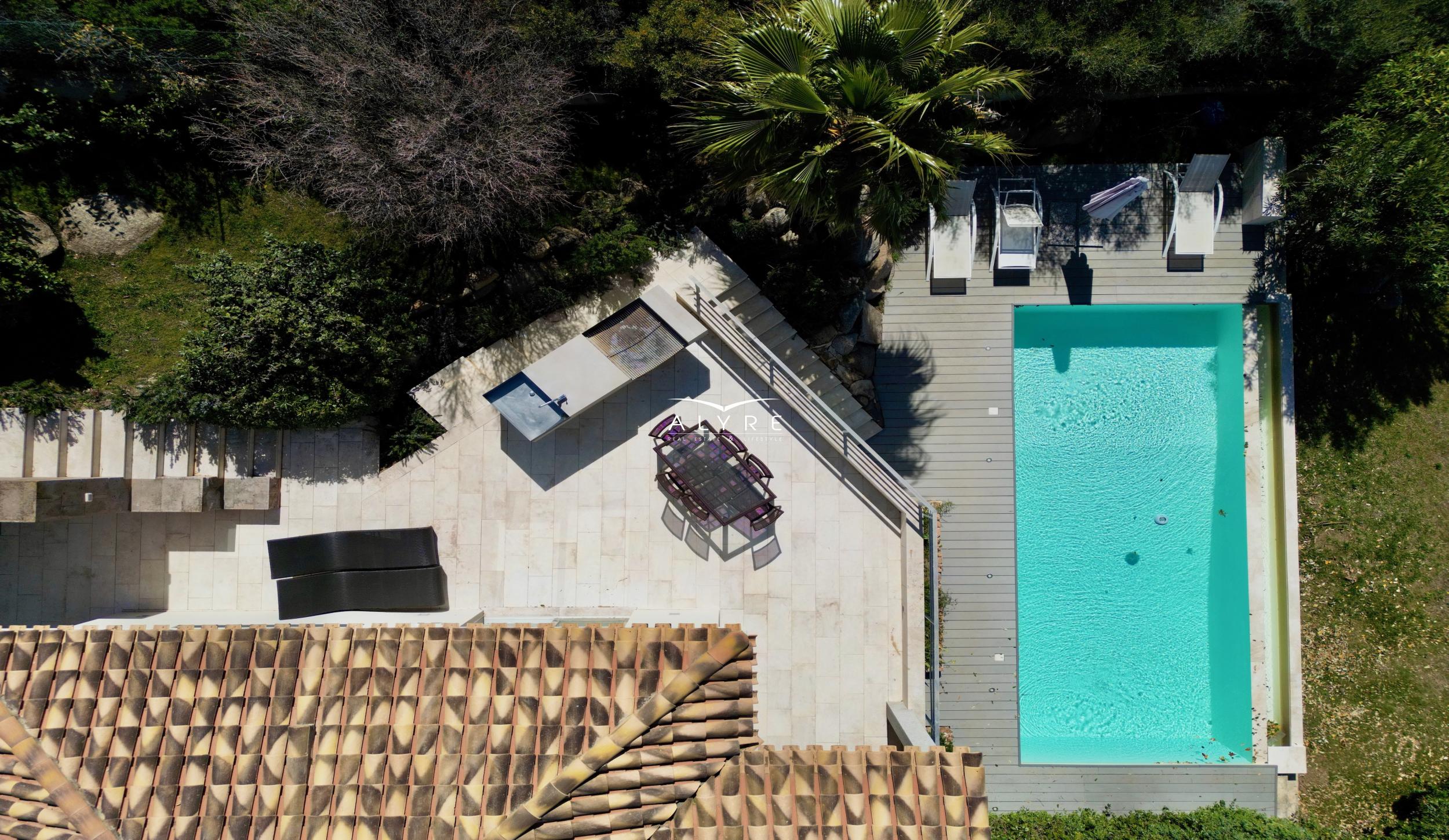 Villa con vista panoramica sul mare e piscina