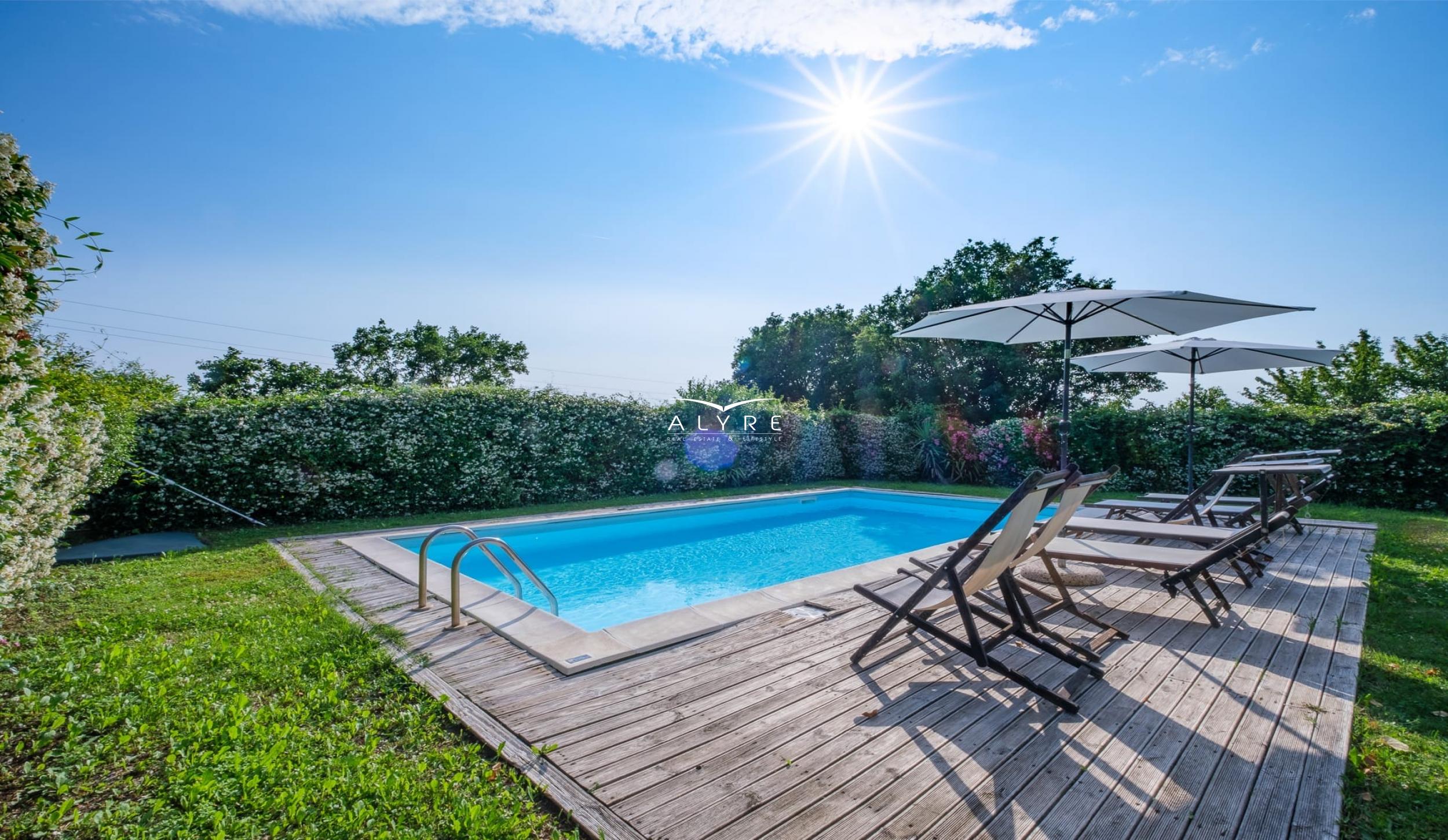 VIlla con piscina ed eccezionale vista mare