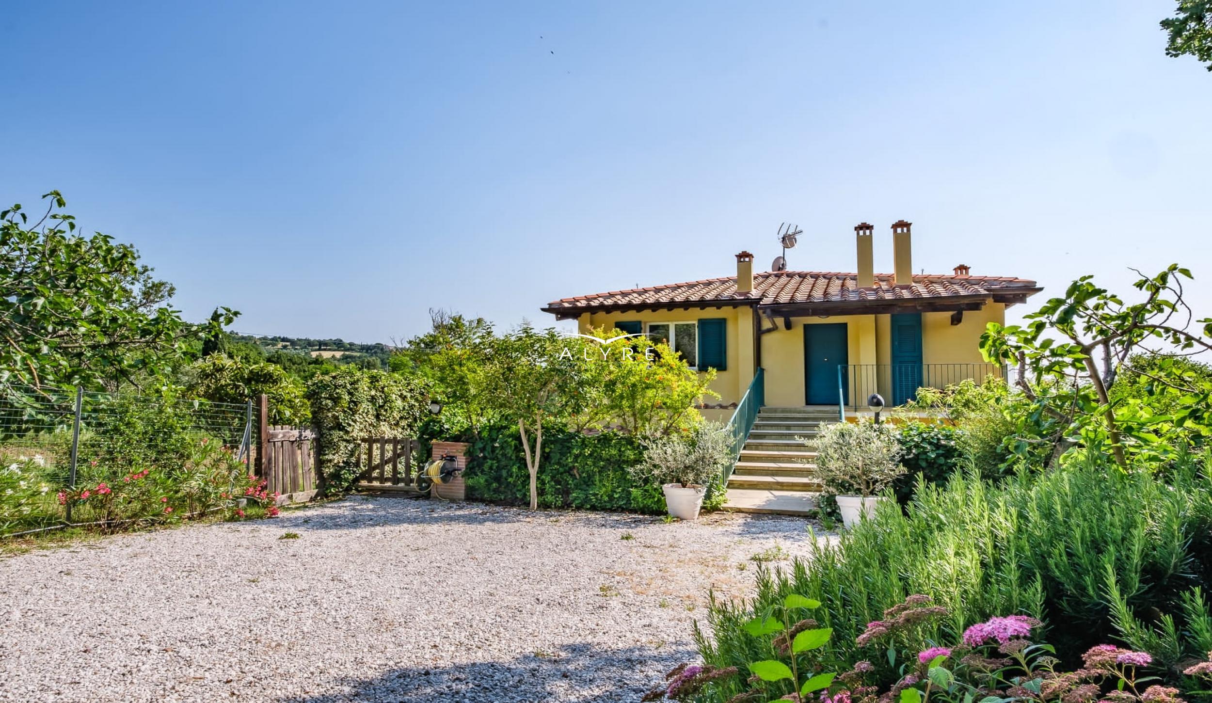 VIlla con piscina ed eccezionale vista mare