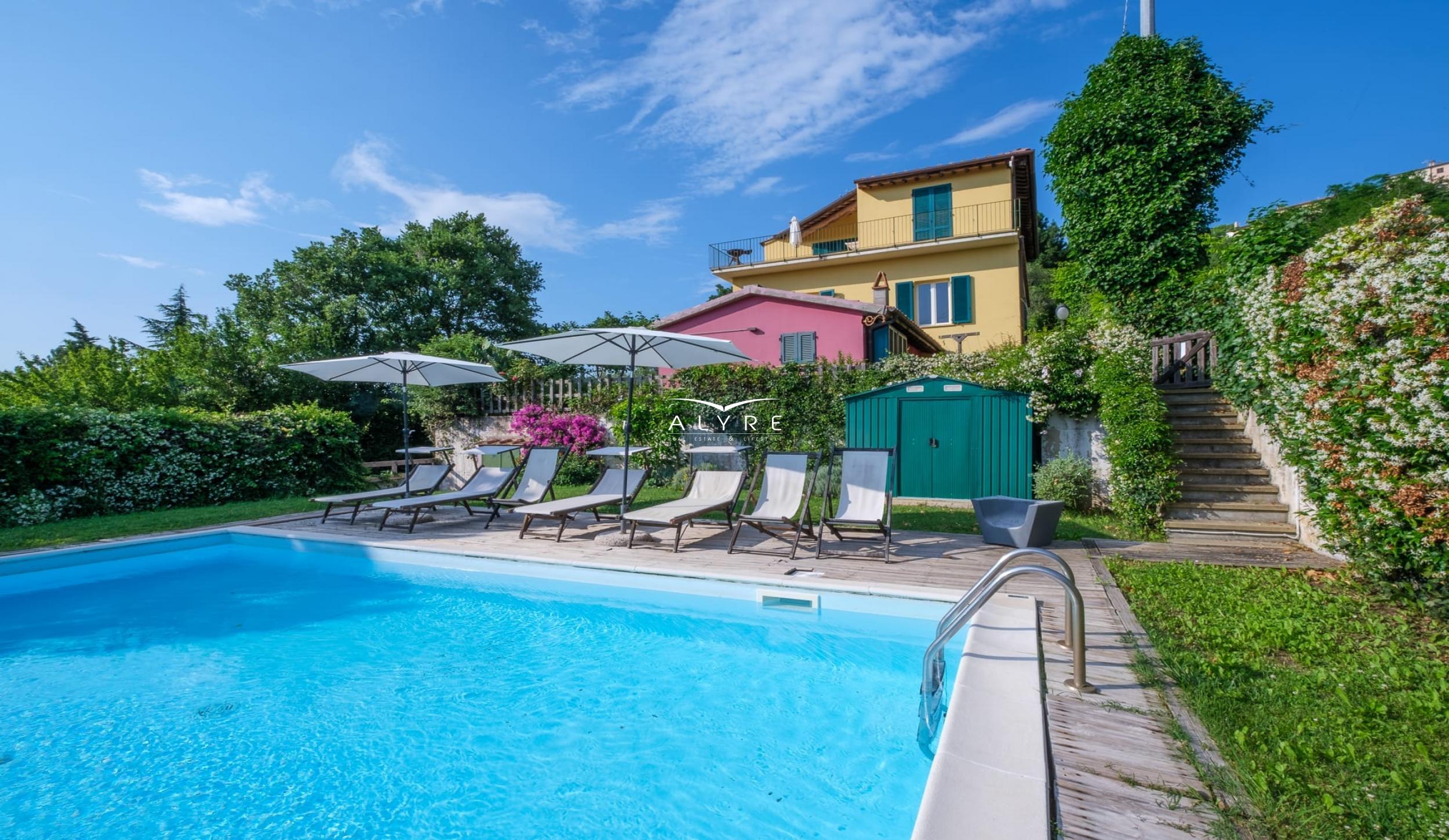 VIlla con piscina ed eccezionale vista mare