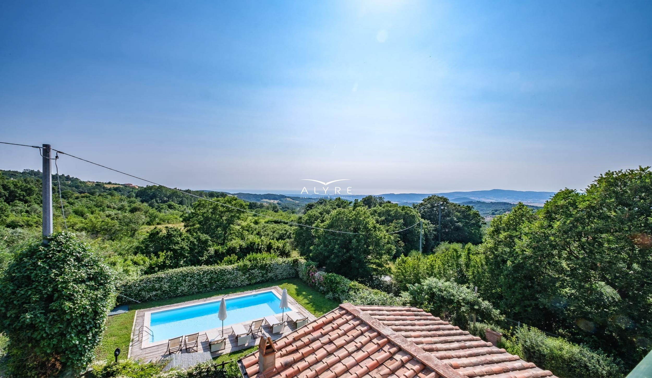 VIlla con piscina ed eccezionale vista mare