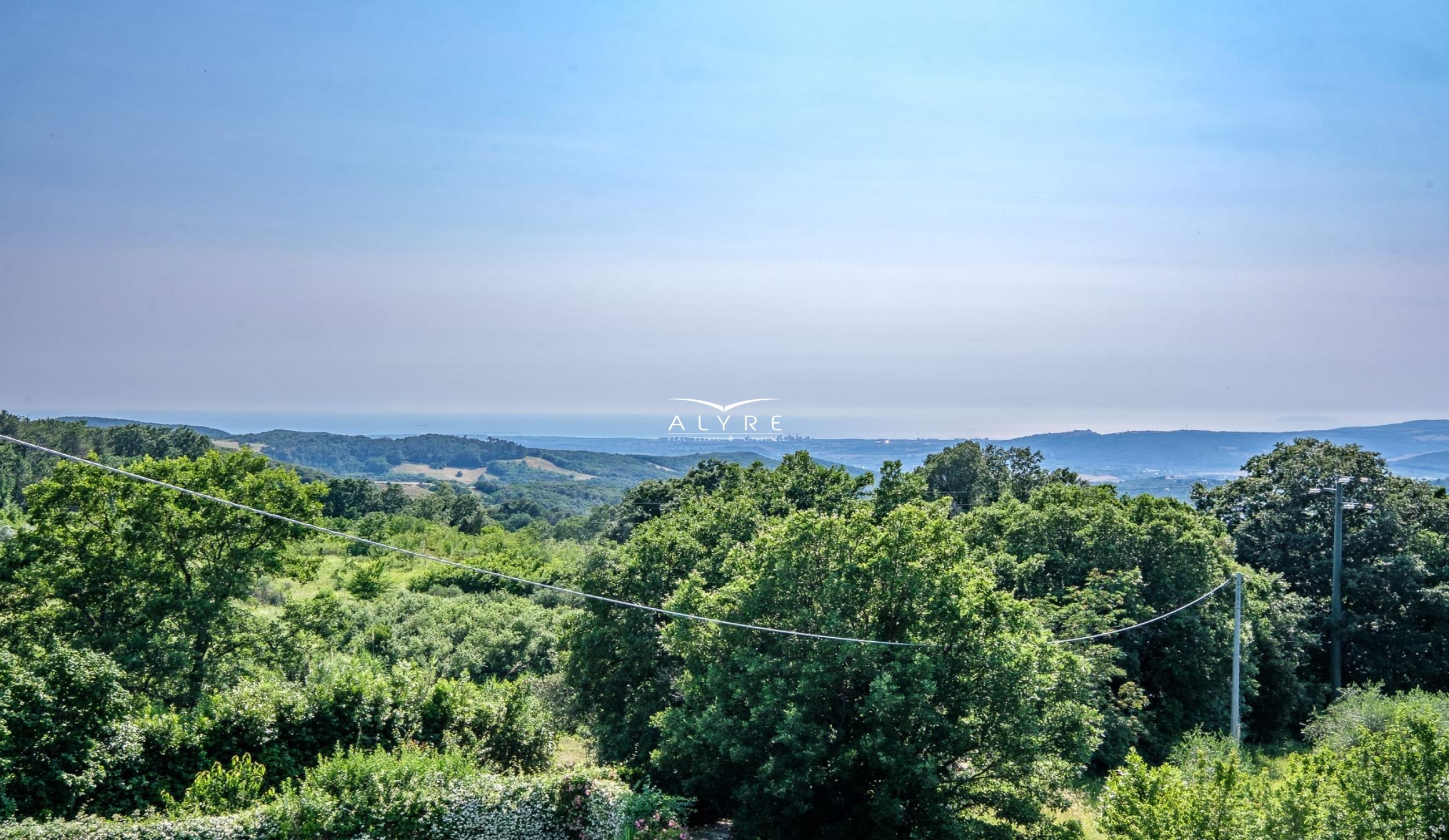 VIlla con piscina ed eccezionale vista mare