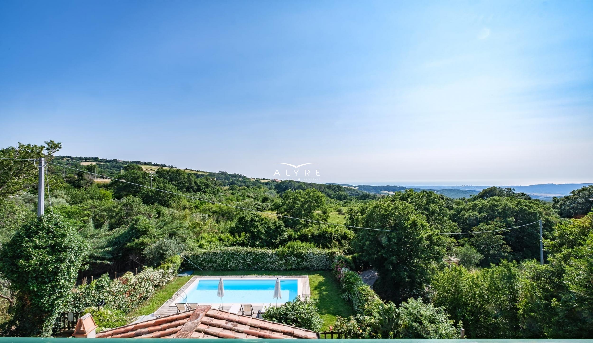 VIlla con piscina ed eccezionale vista mare